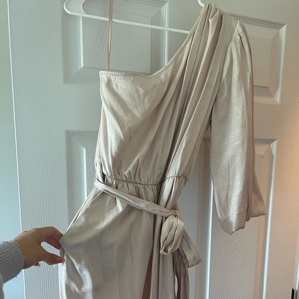 BCBGMaxAzria Cream One-Shoulder Bishop Sleeve Sundress